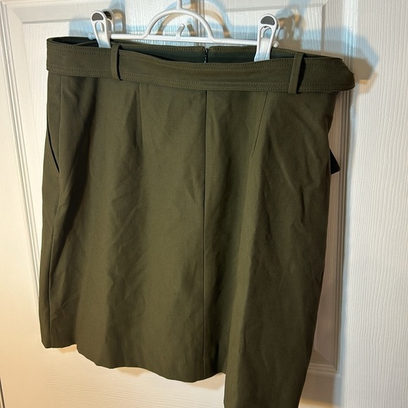 NWT size 14 Ann Taylor green cargo belted skirt - Picture 3 of 6